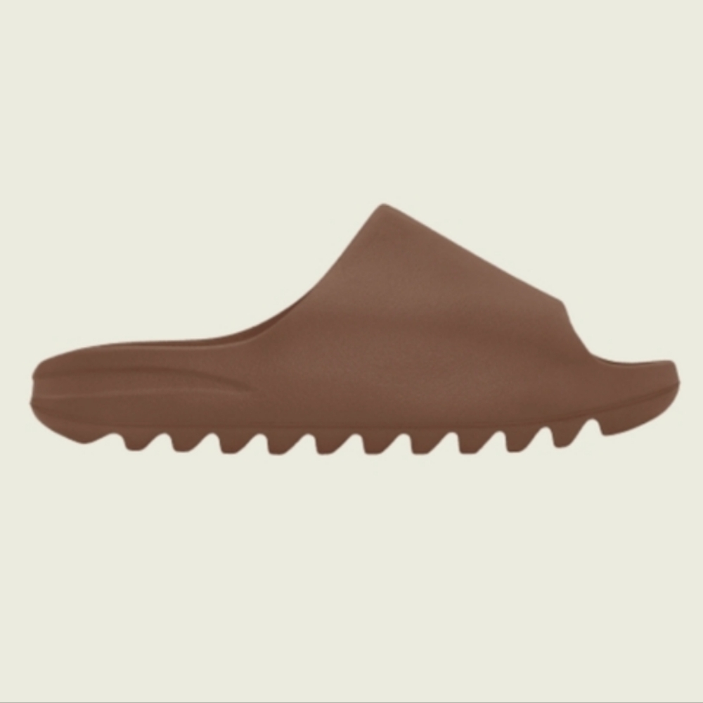 Used- Adidas Yeezy slide brown size 9